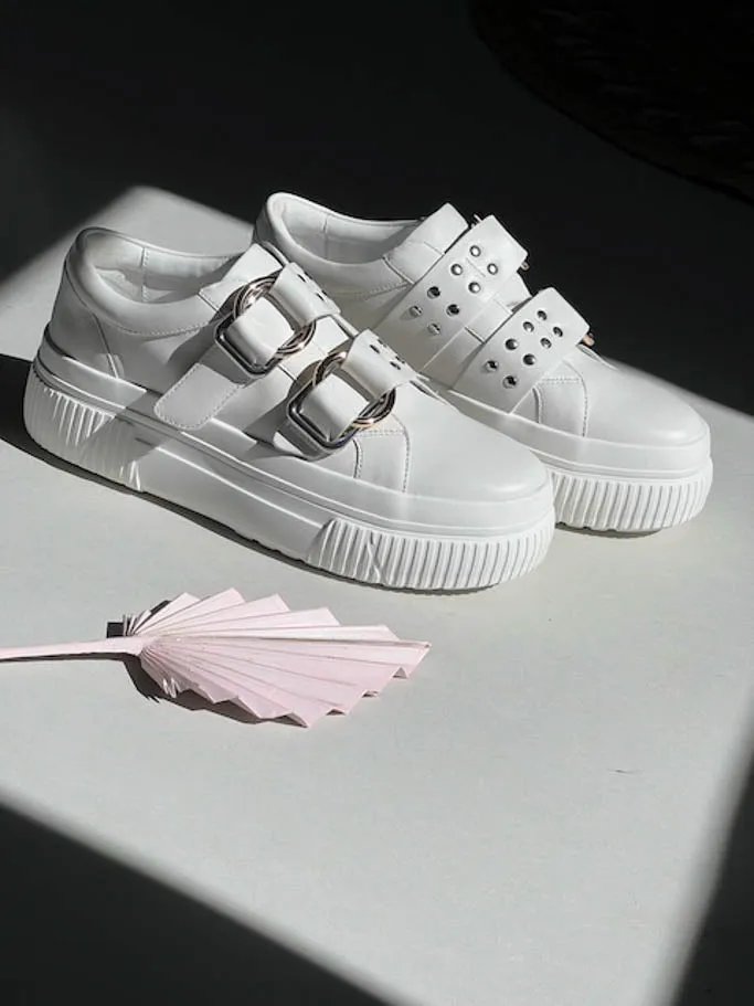 J/Slides - Waldo Sneakers - White
